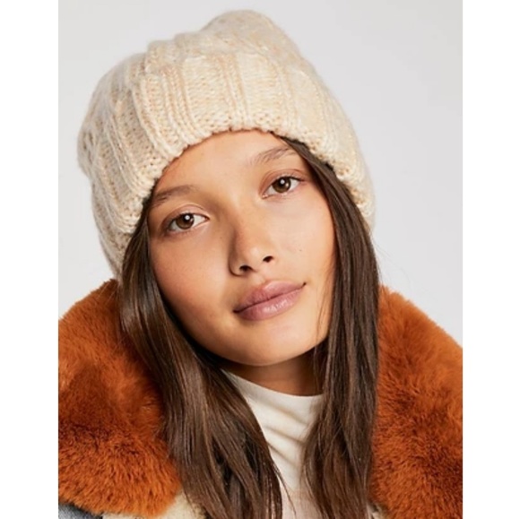 🍒NWT🍒 FREE PEOPLE CABLE KNIT BEANIE - Picture 4 of 8